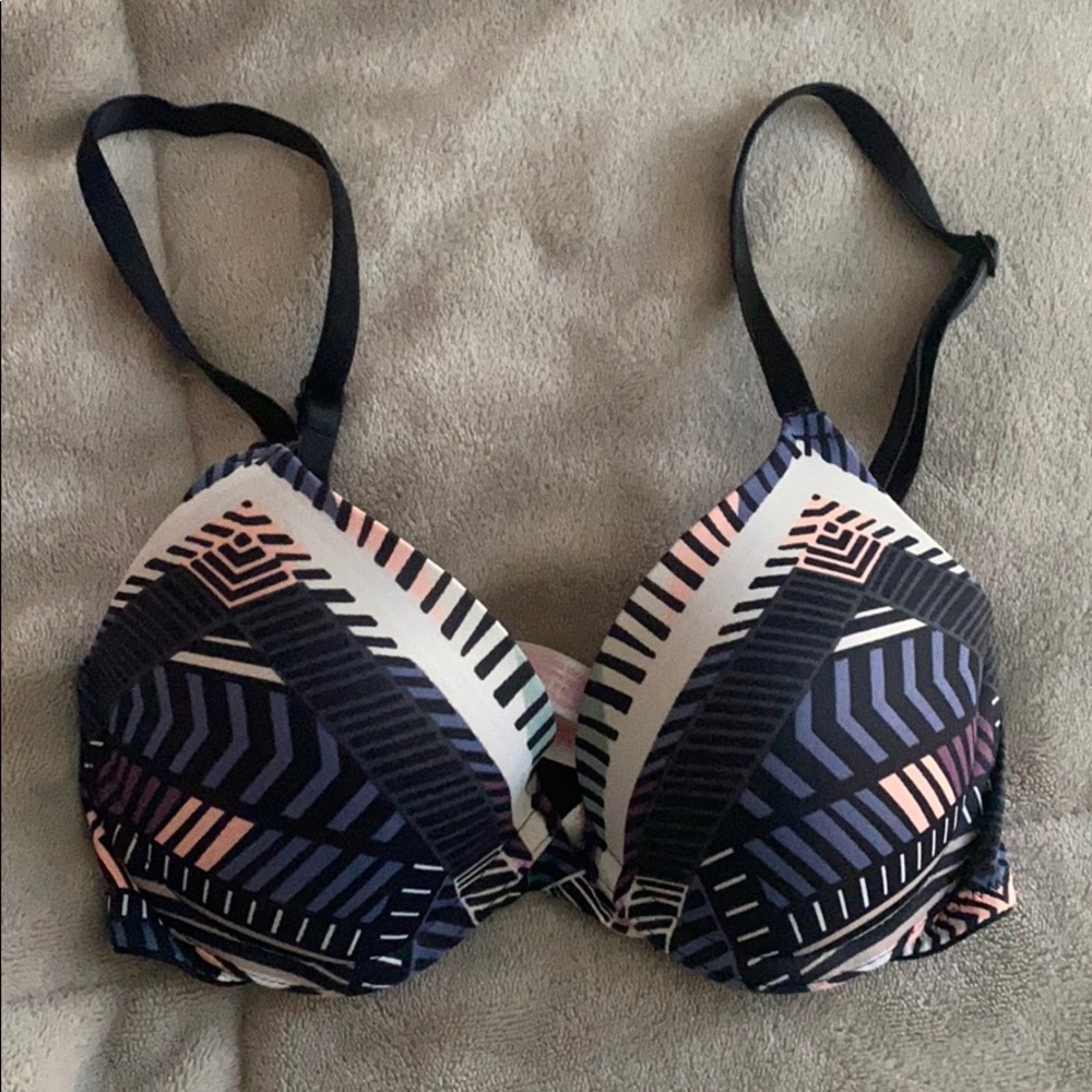 PINK VS wear everywhere tshirt lightly lined bra